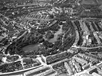 83081 Luchtfoto van het Wilhelminapark te Utrecht en omgeving, uit het zuidoosten.